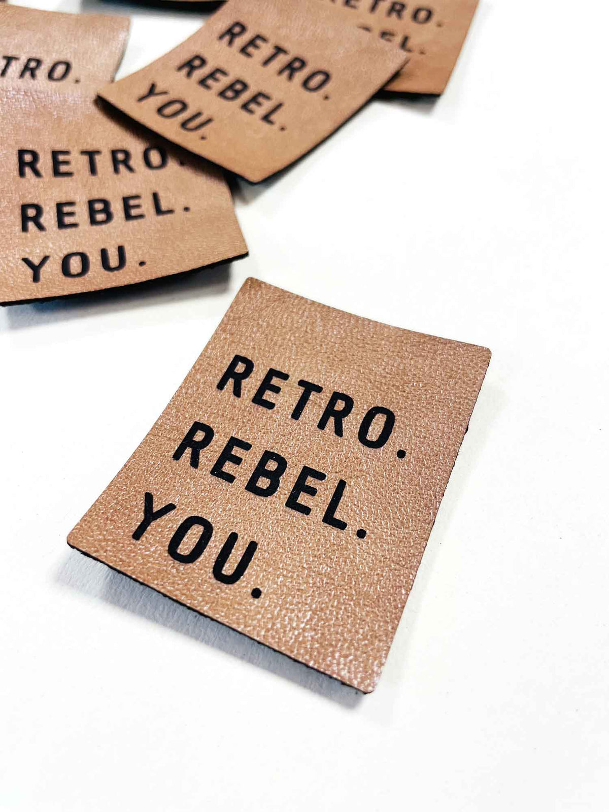 Retro. Rebel. You. – Kunstlederlabel