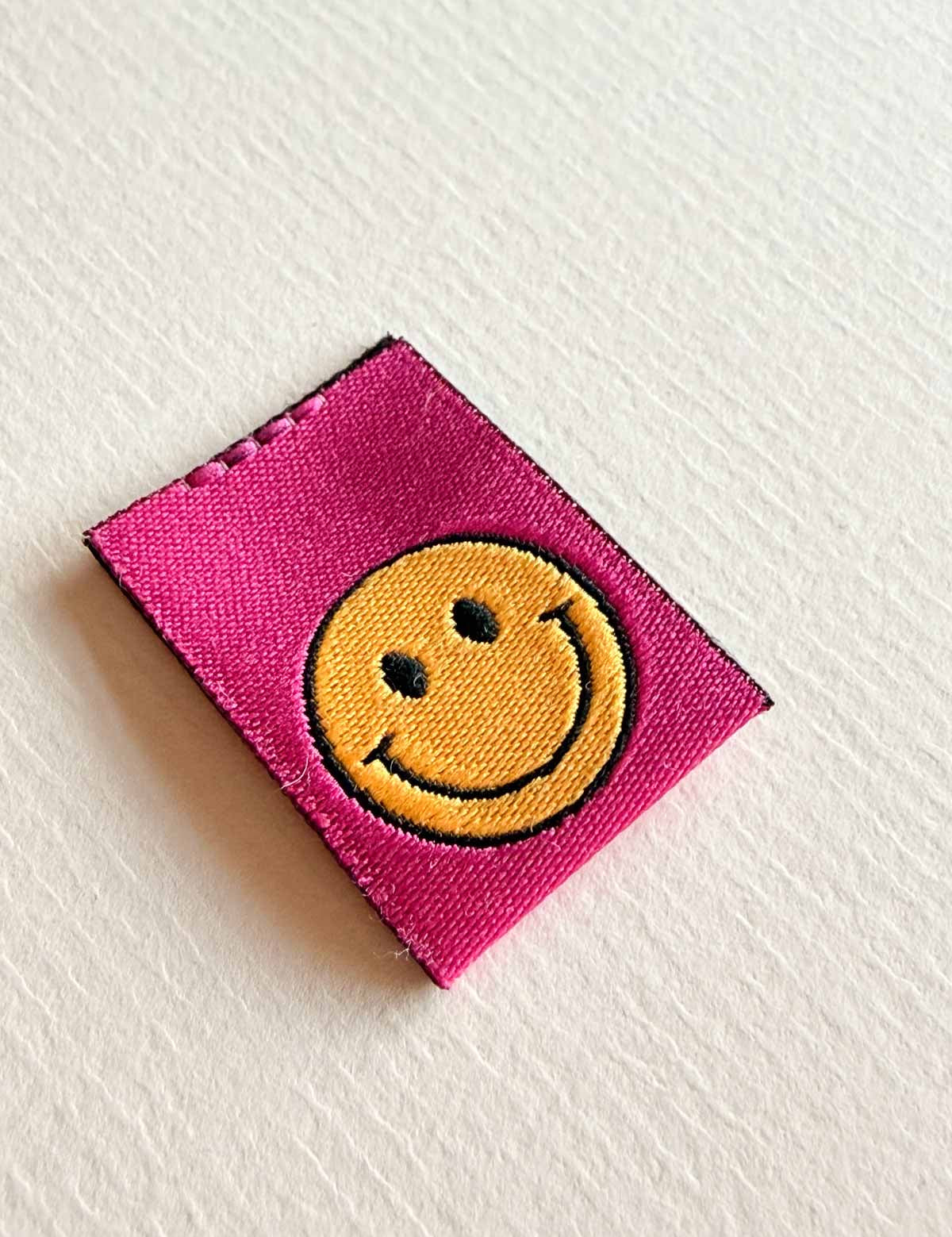 Smileypink-geweven-naailabels-rebel-studio.jpg