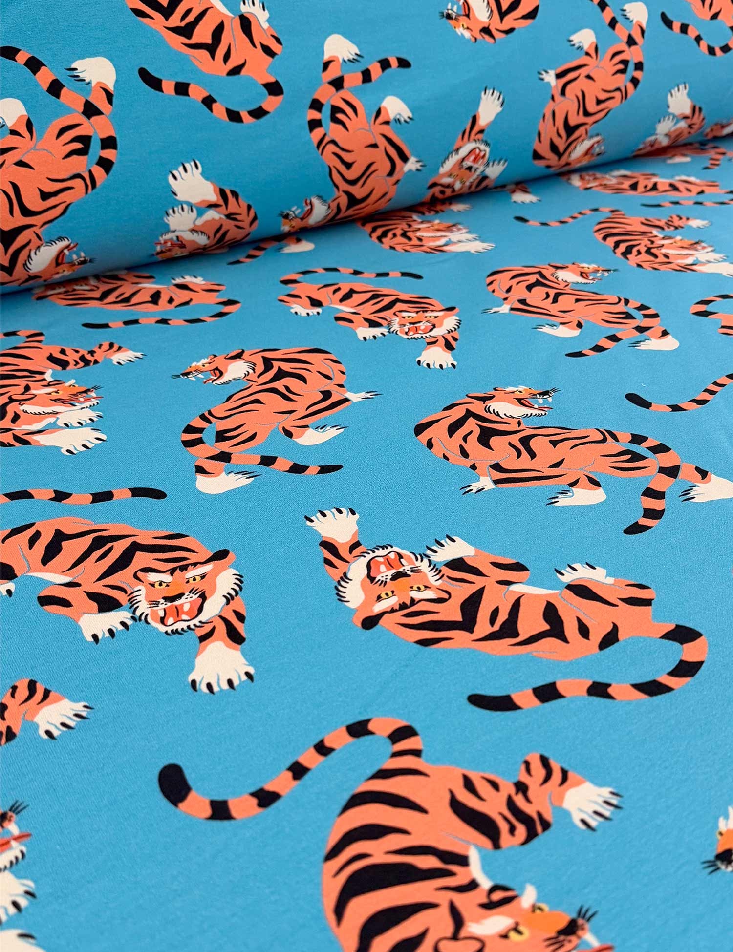Tiger-Voltage-Blue-Carousel-Clash-Rebel-Studio-Stoffen.jpg