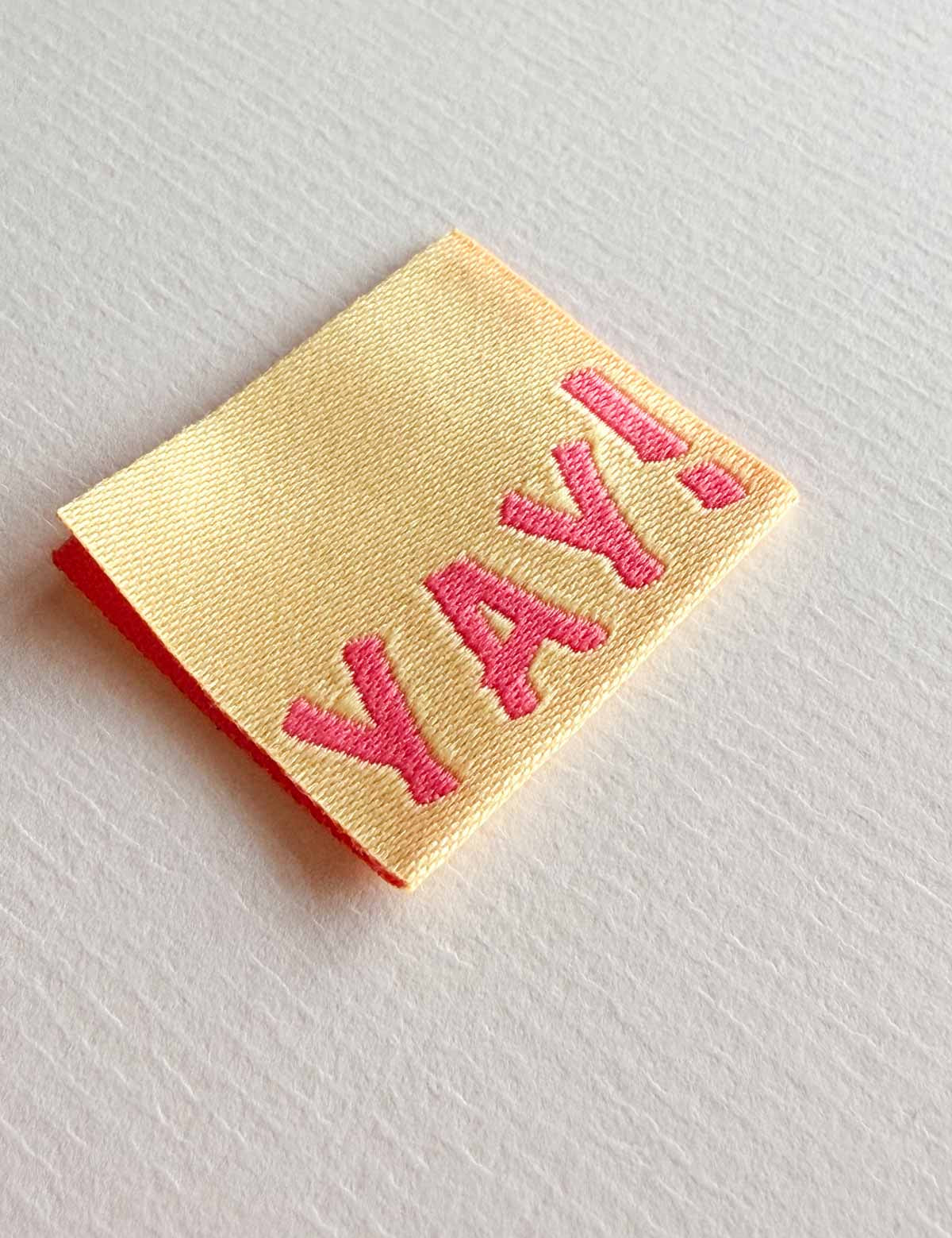 YayYellow-geweven-naailabels-rebel-studio.jpg