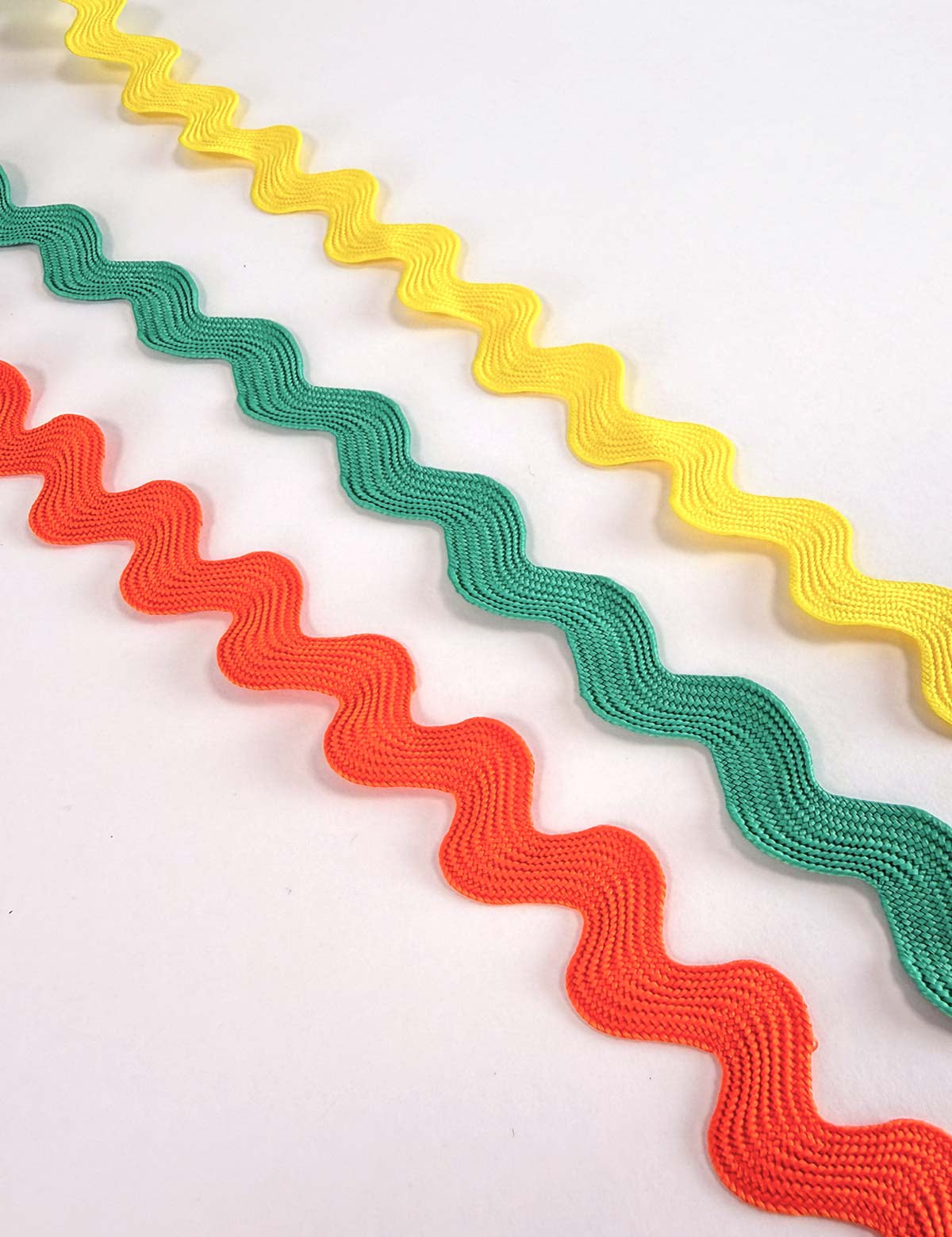 Orangefarbene zackenlitze 13 mm