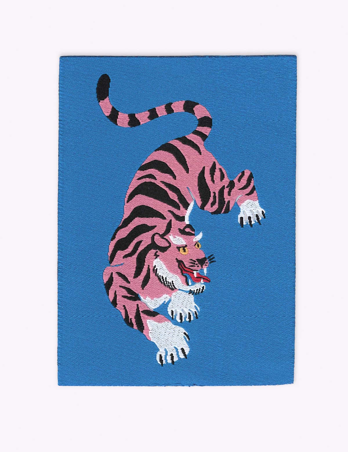 tiger-xxl-1-geweven-naailabel-Rebel-Studio_08d4fa82-5d50-48b1-a126-9380f2fef4fa.jpg